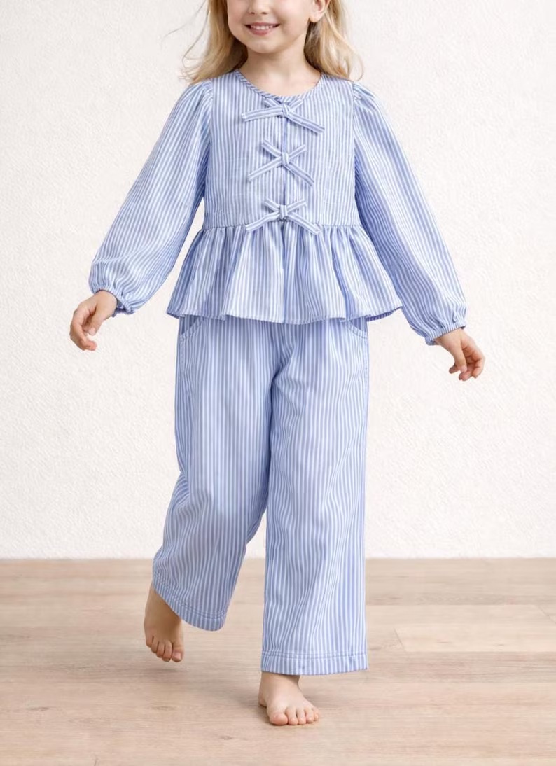 Mila Set: Conjunto de Blusa manga larga con volante + pantalón bota recta vista adicional