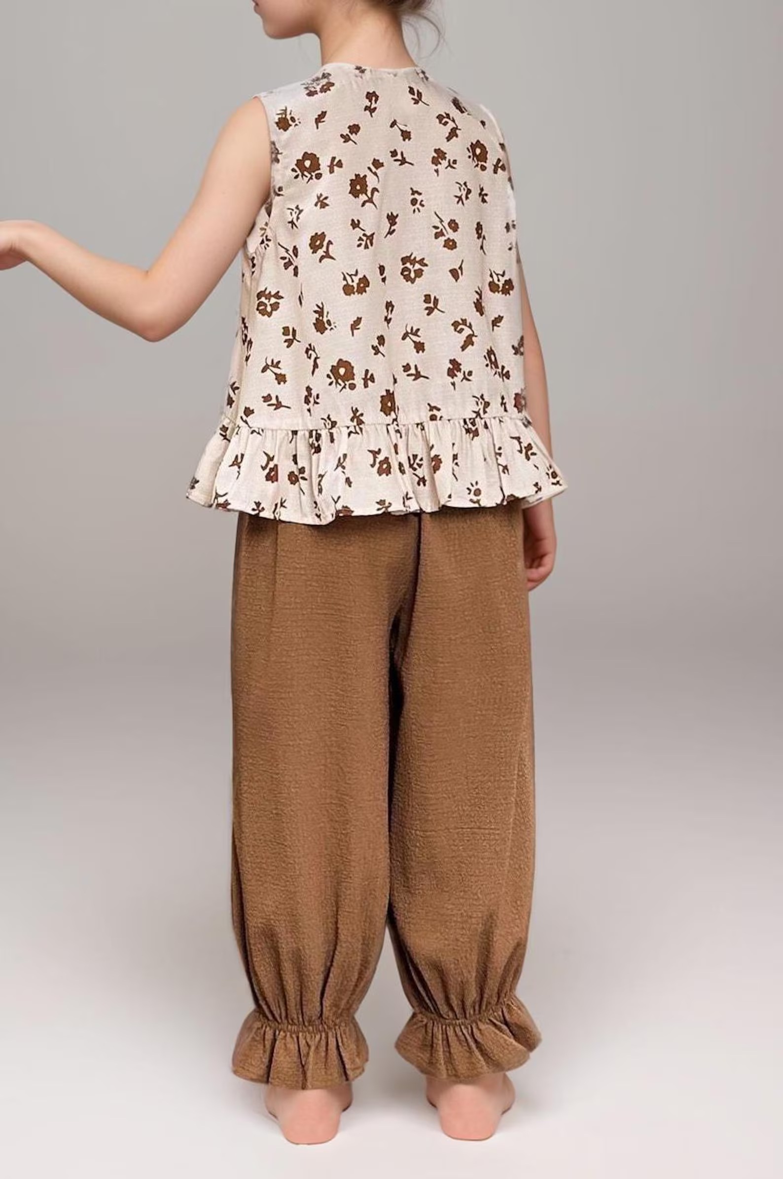 Nora Set: Conjunto de Top asimétrico + pantalón fruncido en Tobillo vista adicional